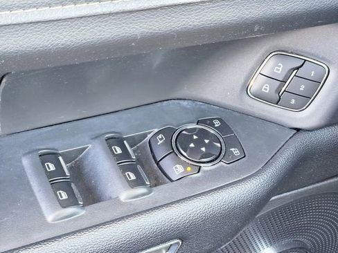 Used 2024 Ford Expedition XLT image 21