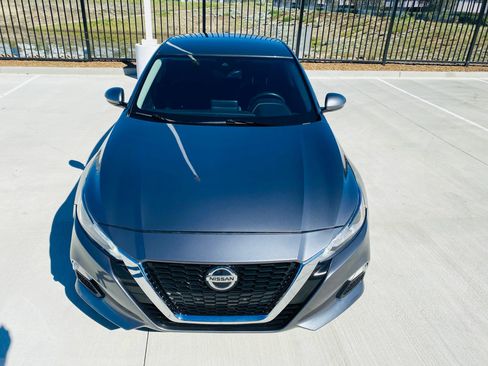 Used 2022 Nissan Altima 2.5 SV image 2