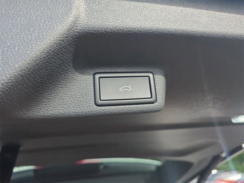 New 2025 Volkswagen ID. Buzz 1st Edition image 8