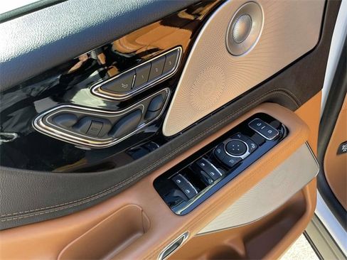 Used 2020 Lincoln Aviator Black Label Grand Touring w/ Class IV Trailer Tow Package image 17