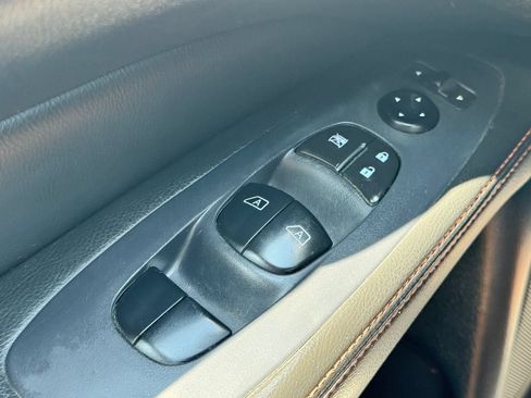 Used 2019 Nissan Pathfinder SL AWD/4WD image 36