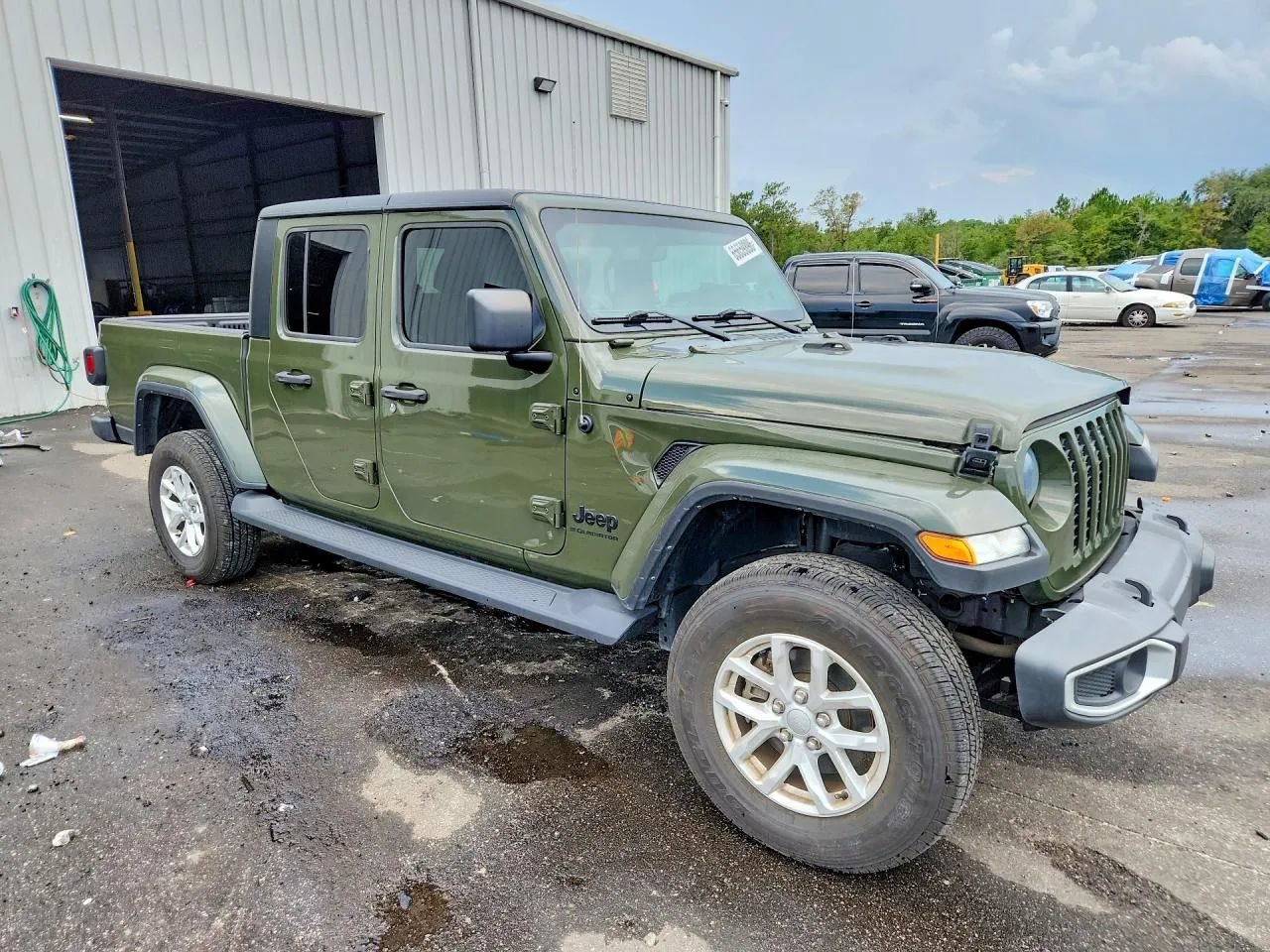 Used 2023 Jeep Gladiator Sport AWD/4WD image 2