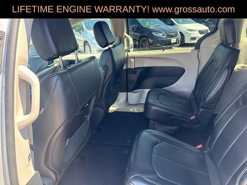 Certified 2024 Chrysler Pacifica Touring-L FWD image 18