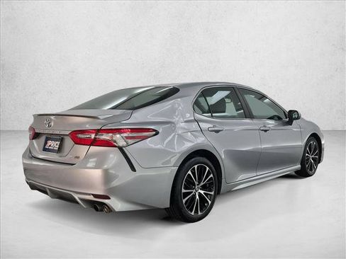 Used 2018 Toyota Camry SE w/ Moonroof Package FWD image 5