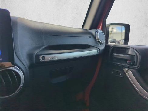 Used 2017 Jeep Wrangler Sahara image 24
