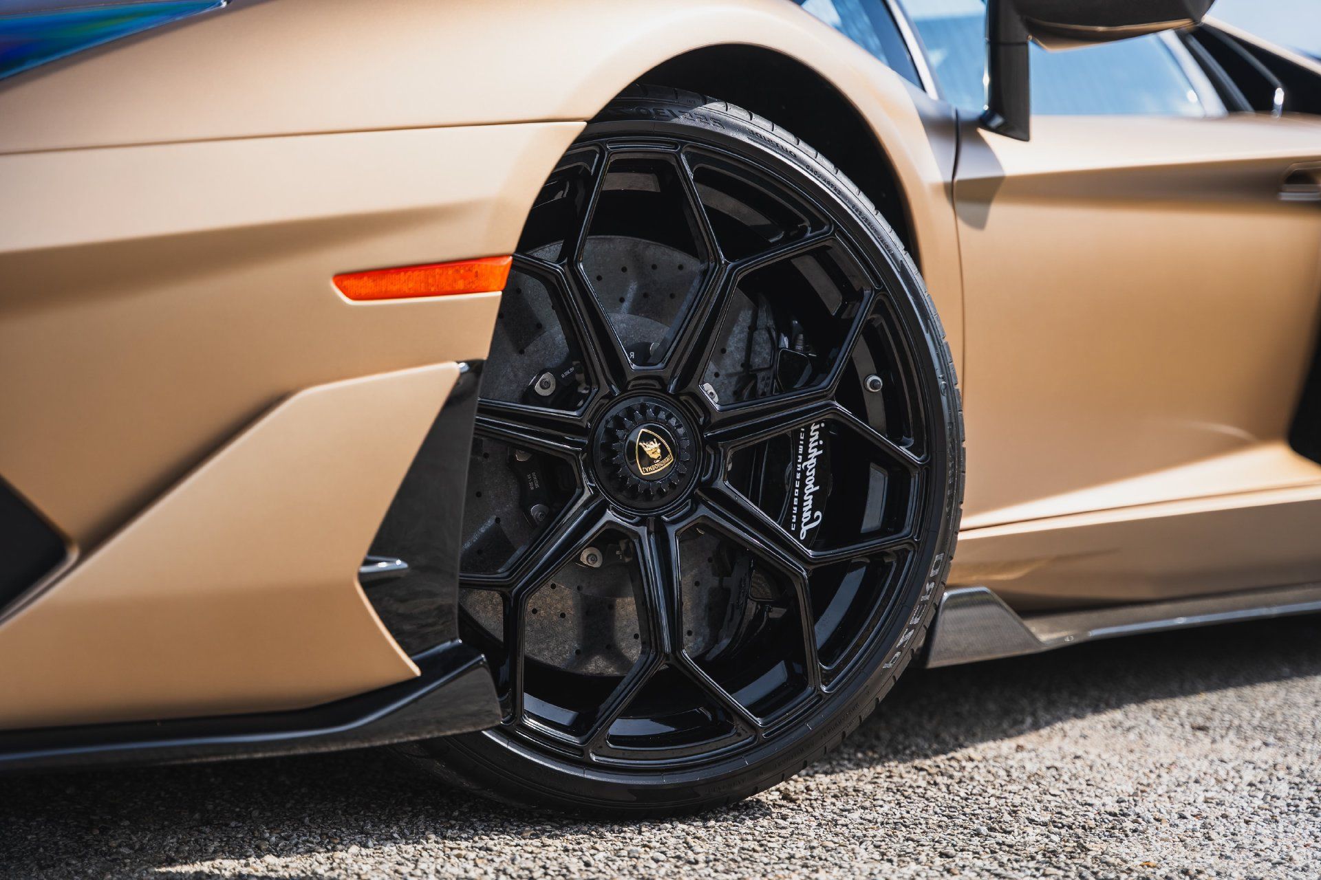 Used 2021 Lamborghini Aventador SVJ AWD/4WD image 9