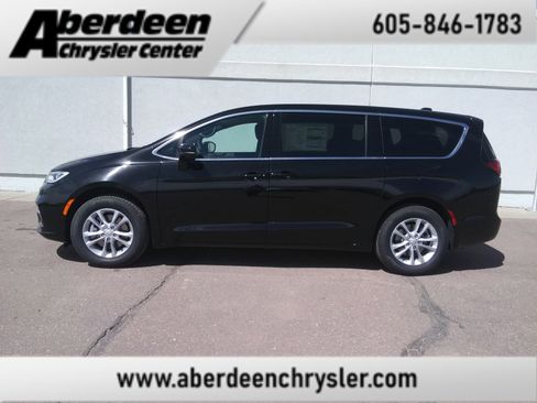 New 2026 Chrysler Pacifica Select image 1
