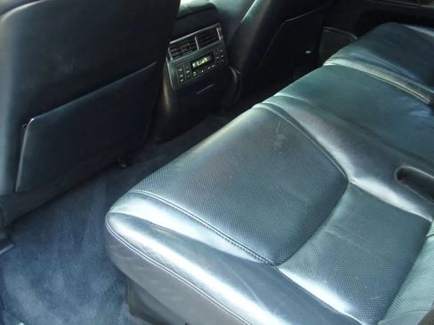 Used 2011 Lexus LX 570 4WD w/ Luxury Pkg image 40