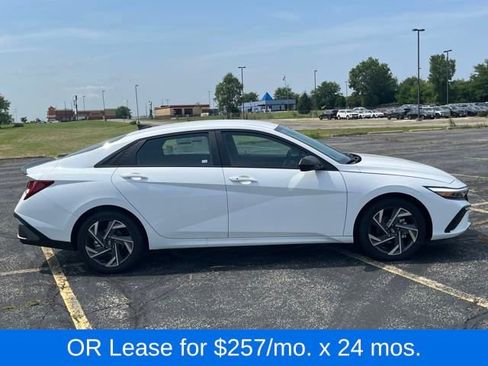 New 2025 Hyundai Elantra SEL image 6