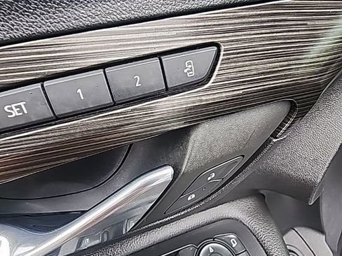 Used 2023 GMC Terrain SLT image 19