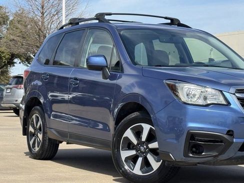Used 2017 Subaru Forester 2.5i Premium w/ All-Weather Package image 3
