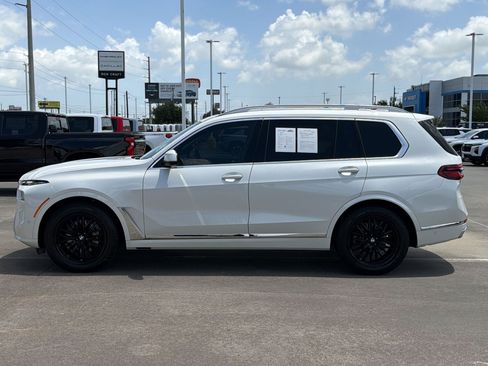 Used 2025 BMW X7 xDrive40i AWD/4WD image 2