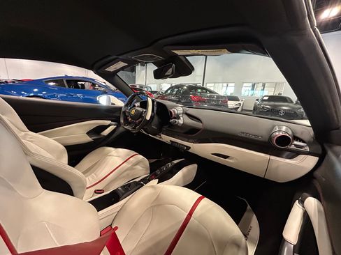 Used 2022 Ferrari F8 Tributo RWD image 13