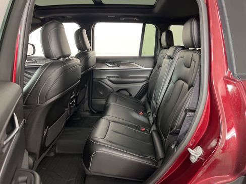 Used 2024 Jeep Grand Cherokee Limited w/ Black Appearance Package image 23