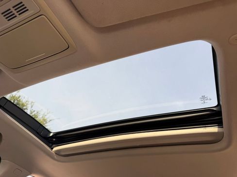 Used 2018 Honda Accord Touring image 18
