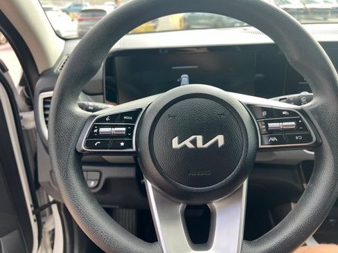 Used 2024 Kia Seltos LX AWD/4WD image 8