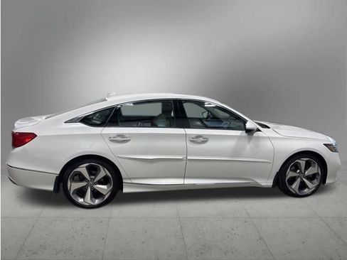 Used 2018 Honda Accord Touring image 6