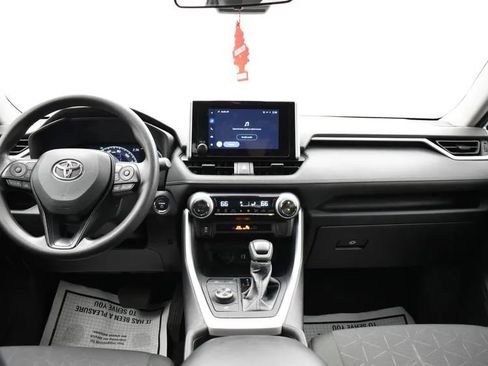 Used 2024 Toyota RAV4 XLE AWD/4WD image 19