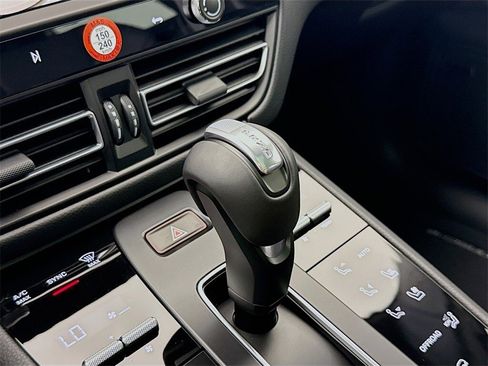 New 2026 Porsche Macan image 21