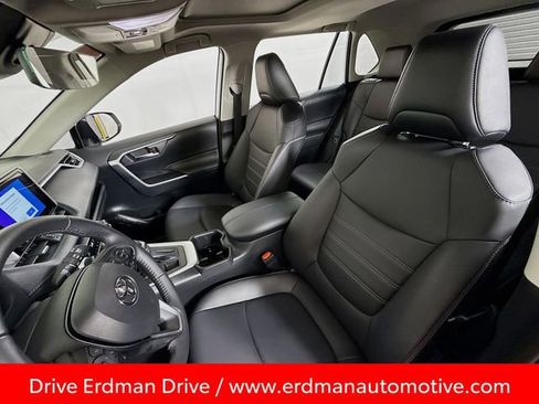 Used 2025 Toyota RAV4 XLE Premium image 5