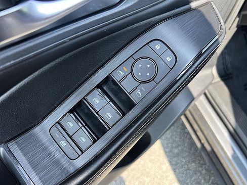 Certified 2025 Nissan Rogue SV FWD image 20