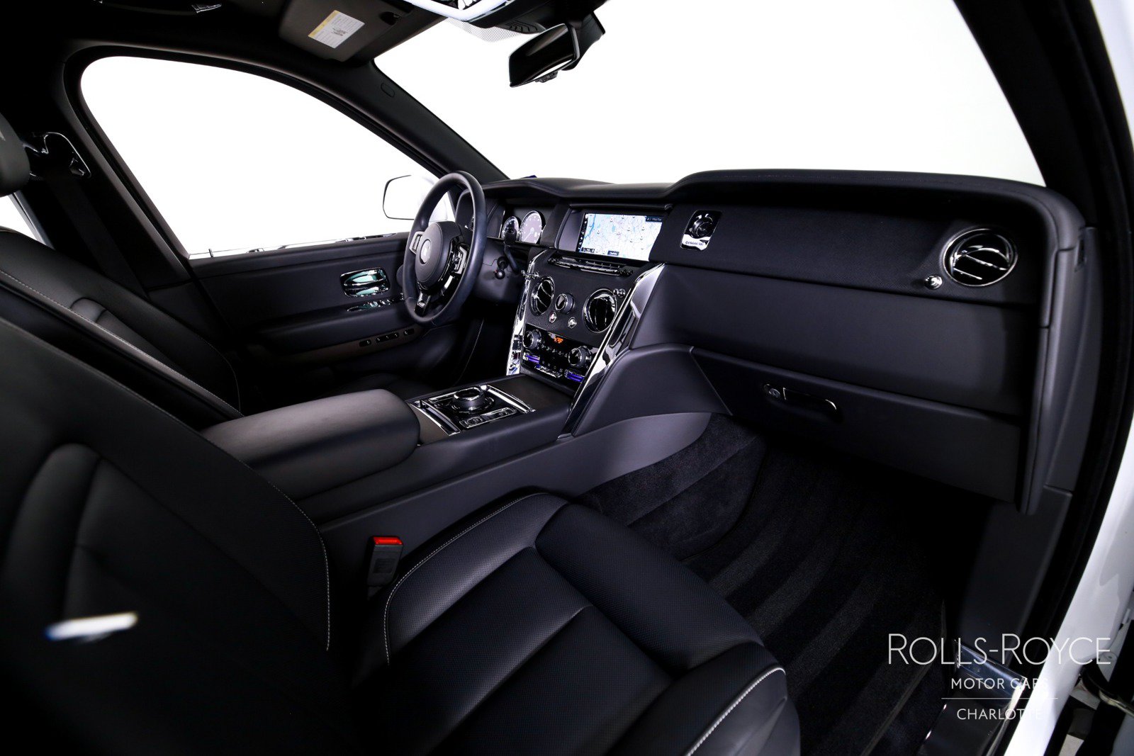 Used 2024 Rolls-Royce Cullinan AWD/4WD image 37