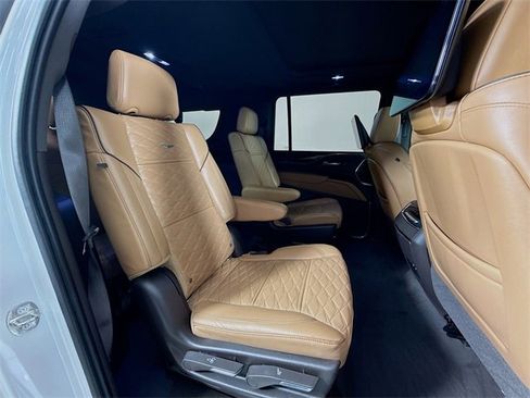 Used 2021 Cadillac Escalade ESV Premium Luxury image 31