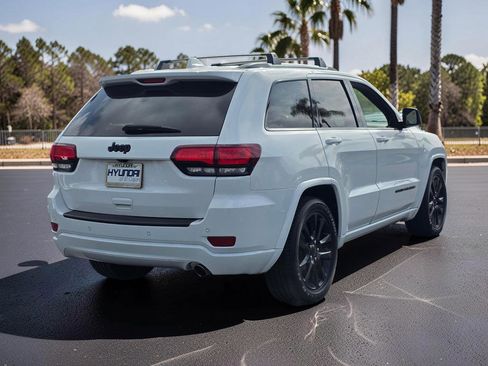 Used 2019 Jeep Grand Cherokee Altitude RWD image 5