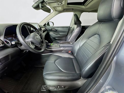 Certified 2022 Toyota Highlander XLE image 18