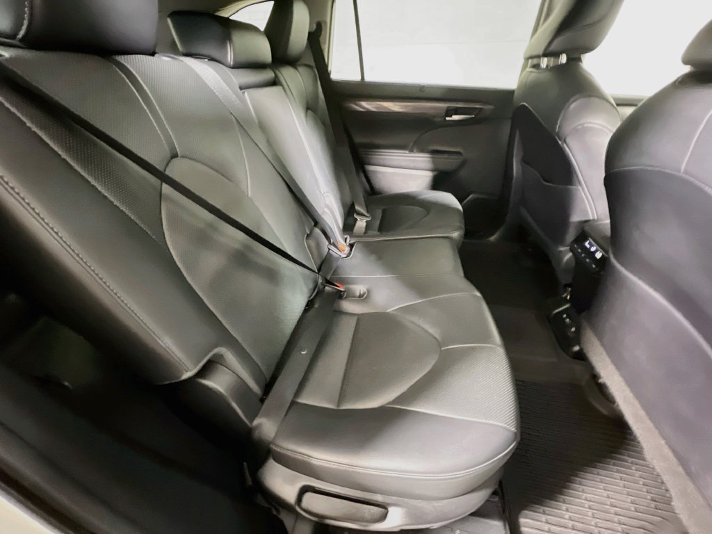Certified 2021 Toyota Highlander Limited AWD/4WD image 26