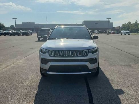 Used 2025 Jeep Compass Limited w/ Elite Group AWD/4WD image 3