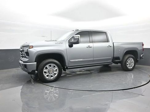 Used 2024 Chevrolet Silverado 2500 High Country w/ High Country Premium Package AWD/4WD image 4