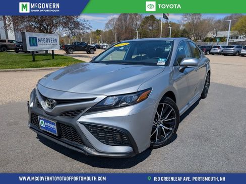Used 2023 Toyota Camry SE w/ Cold Weather Package AWD/4WD image 1