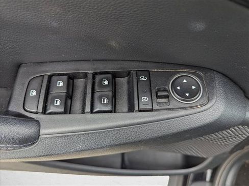 Used 2023 Kia Seltos S w/ Navigation Package FWD image 10