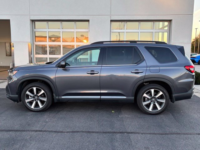 Used 2025 Honda Pilot Elite image 3