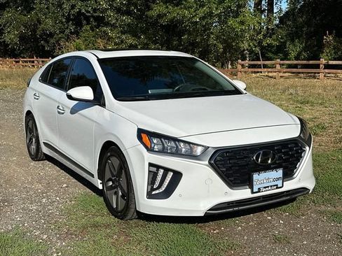 Used 2020 Hyundai Ioniq Limited FWD image 2
