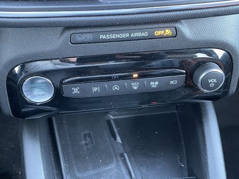 Used 2024 Ford Escape Platinum image 27