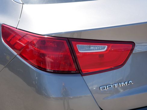 Used 2015 Kia Optima LX FWD image 17