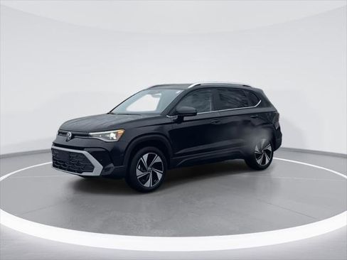 New 2026 Volkswagen Taos SE image 4
