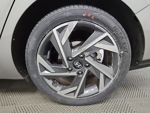 Used 2024 Hyundai Elantra SEL w/ Convenience Package image 43