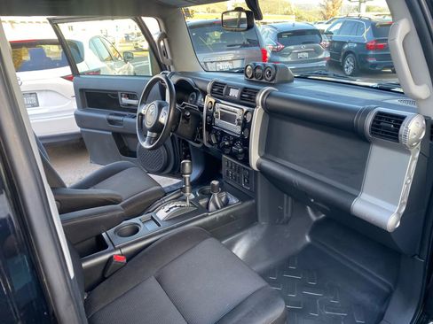 Used 2014 Toyota FJ Cruiser 4WD w/ Upgrade Package image 17