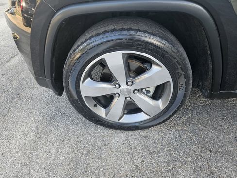 Used 2015 Jeep Grand Cherokee Limited w/ Luxury Group II image 30