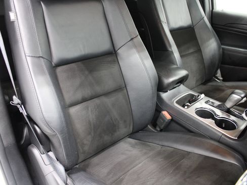 Used 2019 Jeep Grand Cherokee Altitude AWD/4WD image 28