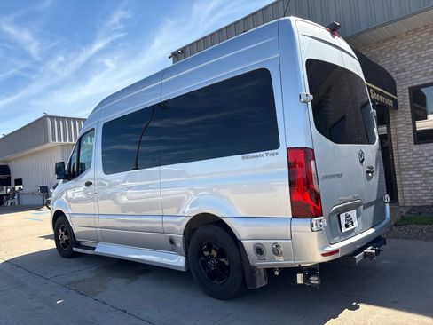 Used 2019 Mercedes-Benz Sprinter 144 image 15