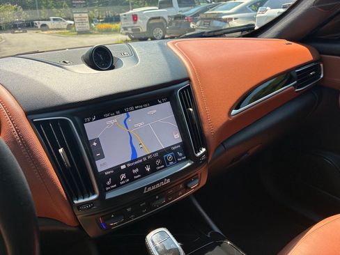 Used 2019 Maserati Levante AWD/4WD image 36