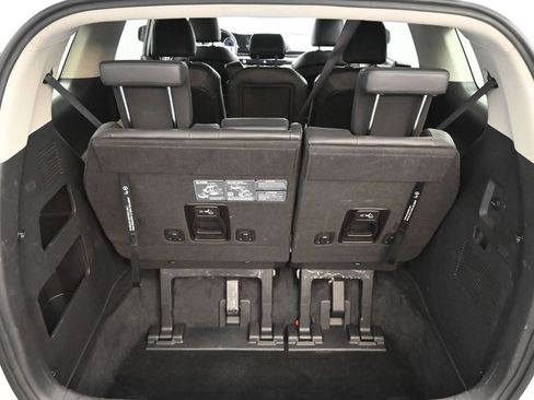 Used 2024 Kia Carnival LX image 19