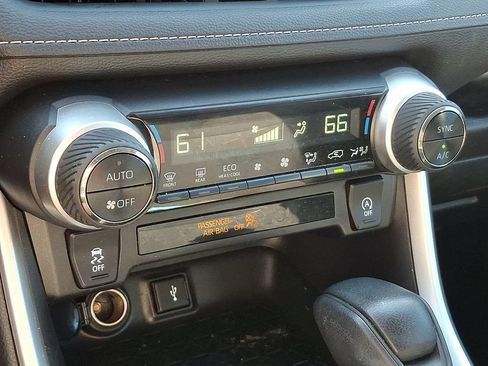 Used 2020 Toyota RAV4 XLE AWD/4WD image 25