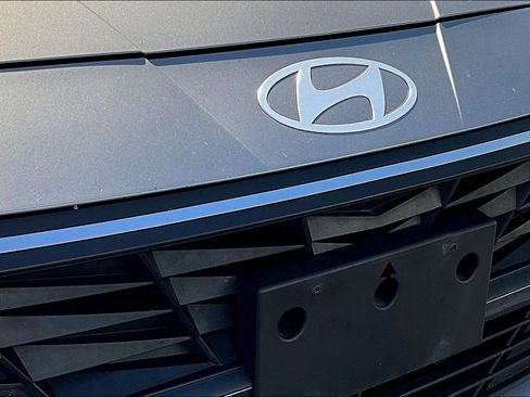 Used 2024 Hyundai Elantra SEL FWD image 32
