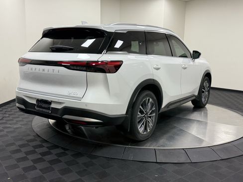 Certified 2027 INFINITI QX60 Luxe w/ Cargo Package FWD image 7