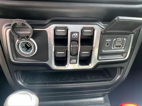 Used 2022 Jeep Wrangler Unlimited Sahara w/ Cold Weather Group AWD/4WD image 27